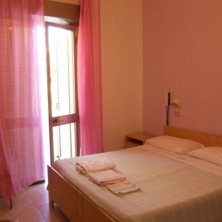 Viserbella di Rimini Hotel Silvia מראה חיצוני תמונה